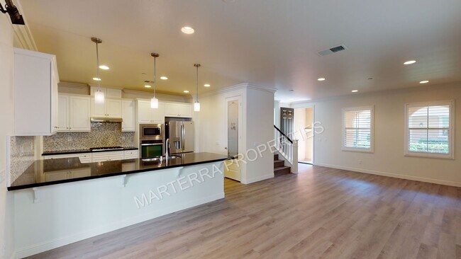 Foto del edificio - Beautiful 3 Bed/2.5 Bath Home in Portola S...