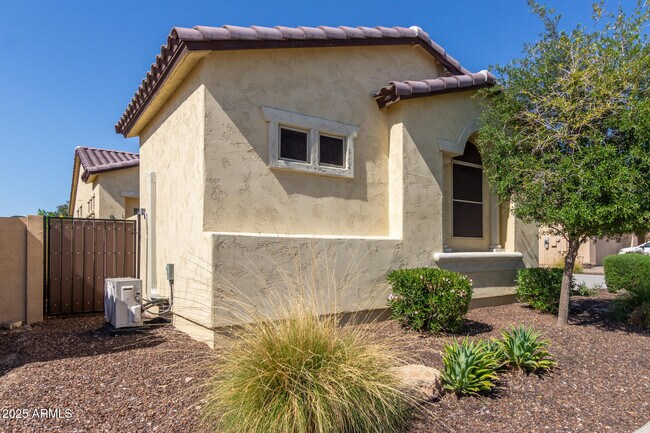 Foto del edificio - 17996 W Redwood Ln