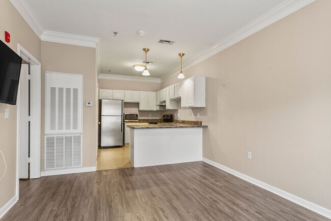 Foto del edificio - Capstone Quarters 1 Bed 1 Bath Condo! Available Fall 2026!