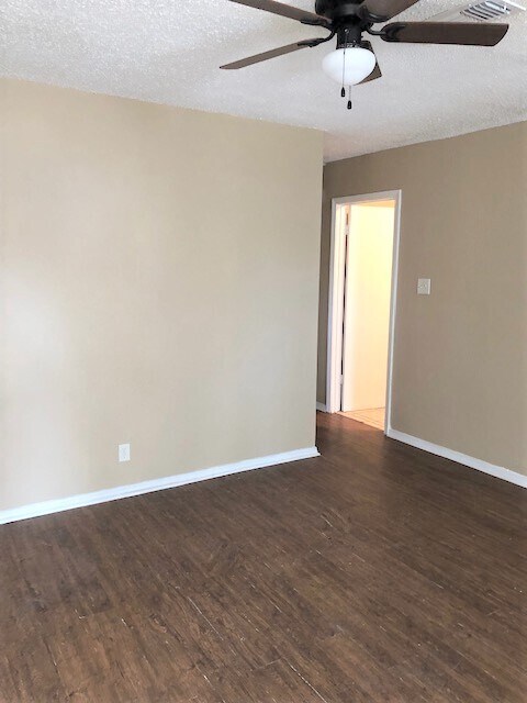Foto del edificio - 1520 N Robison Rd