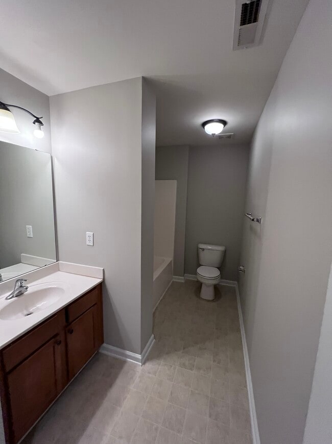 Building Photo - 1725 TW Alexander Dr