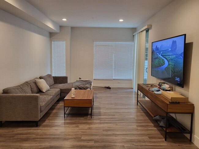 Living room - 1101 S Harvard Blvd