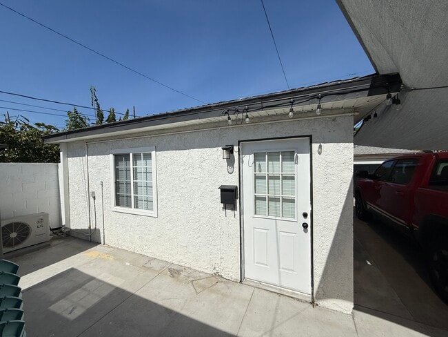 Building Photo - 9845 Rosecrans Ave