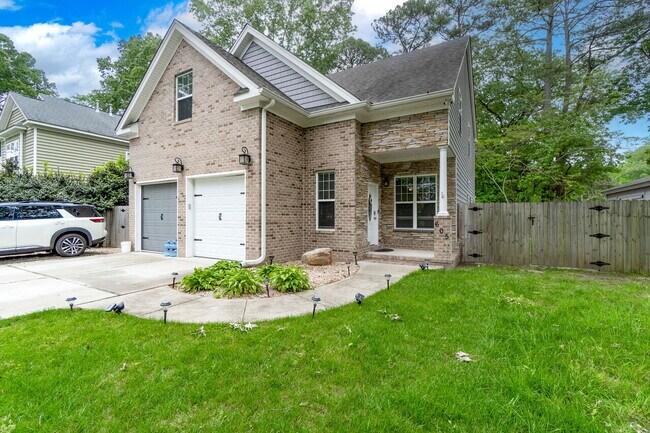 Building Photo - 605 Crossland Drive