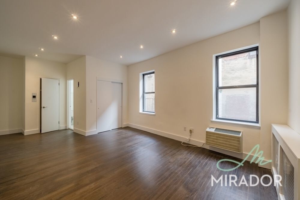 Primary Photo - 425 E 74th St