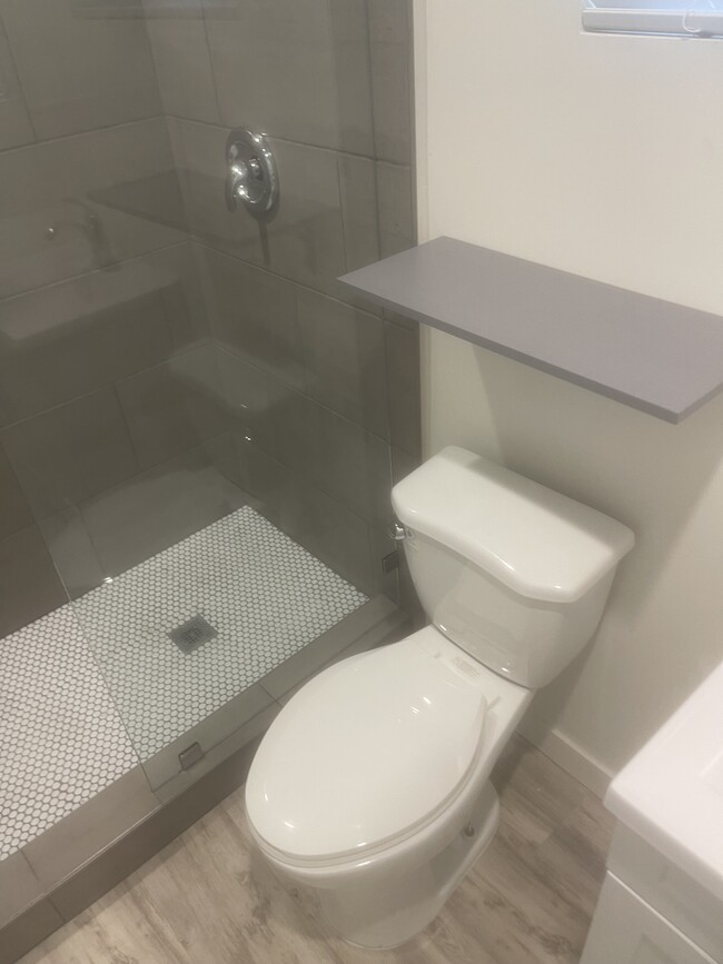 bathrom - 3521 W 59th St