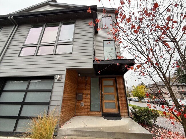 Foto del edificio - Immaculate 3Bd/ 3.5Ba Modern 3 Level Home ...