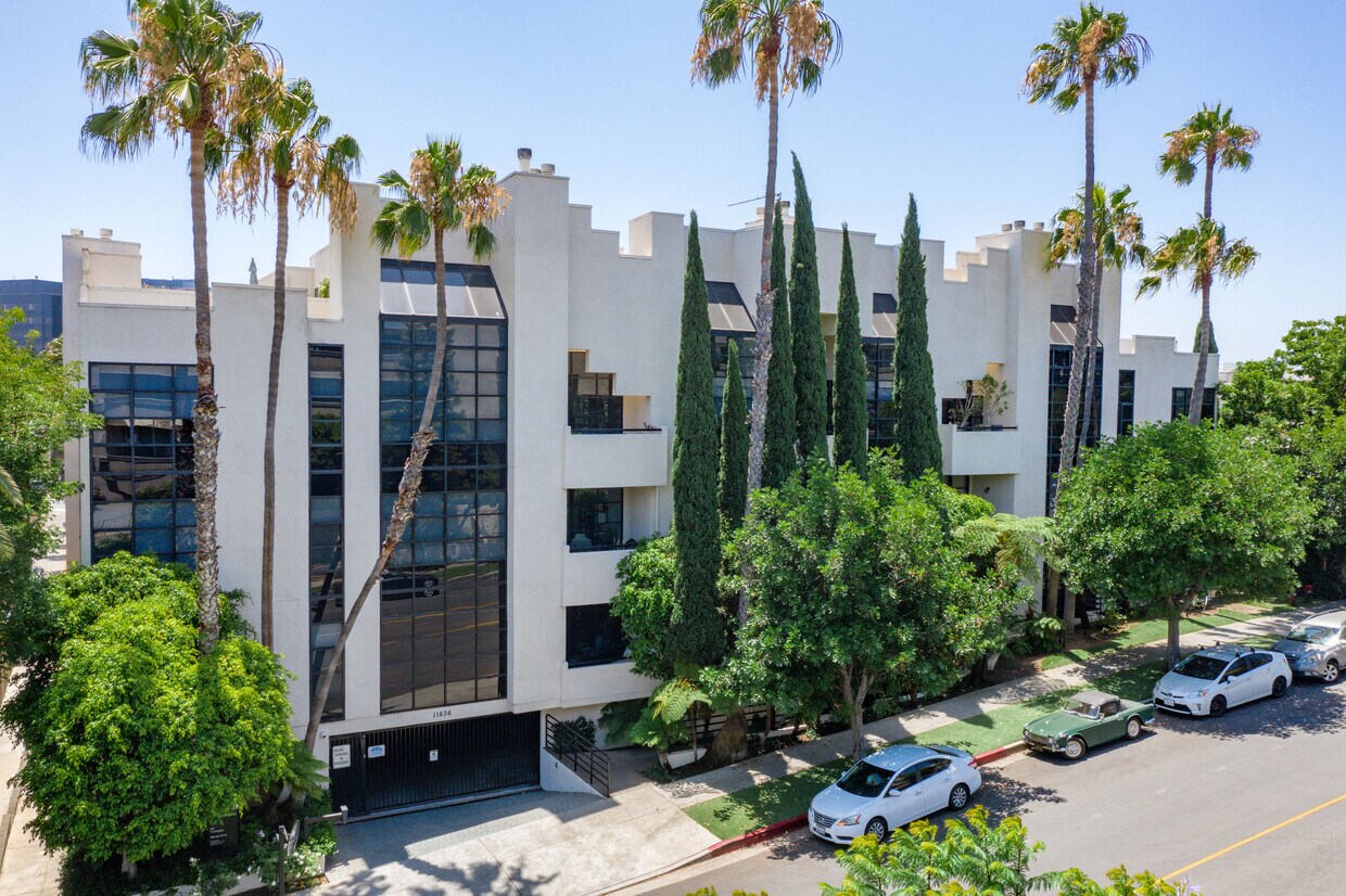 11636 MONTANA Ave, LOS ANGELES, CA 90049 Condo for Rent in LOS