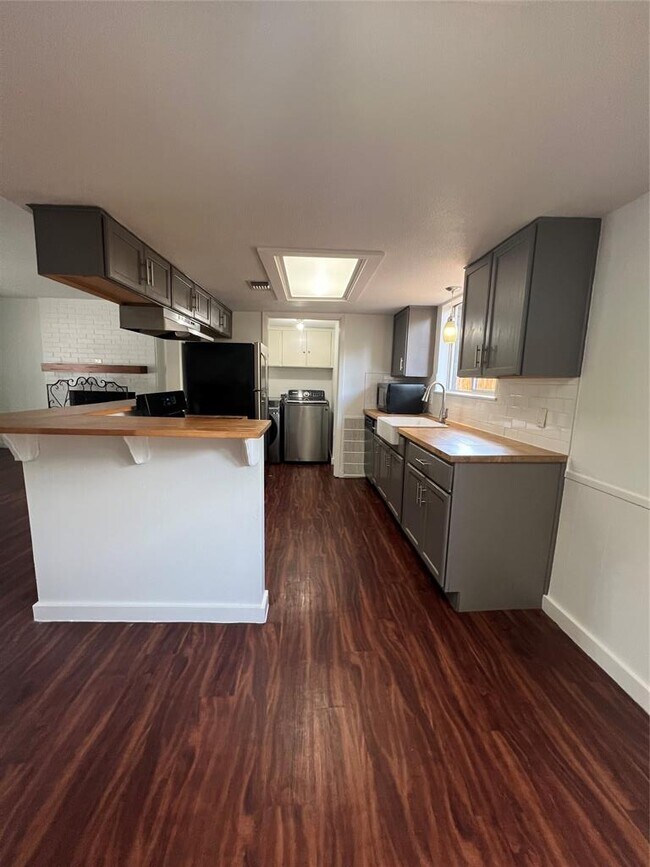 Foto del edificio - 6104 Walnut Hills Dr