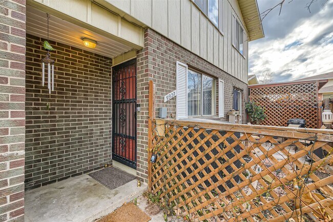 Foto del edificio - 2 br, 2 bath Townhome - 9927 Lane Street