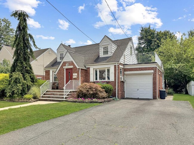 Photo - 11-02 Charles St House