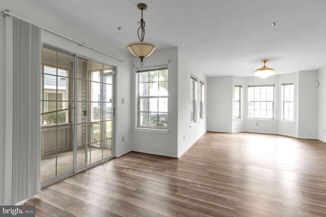 Foto del edificio - 13560 Lord Sterling Pl