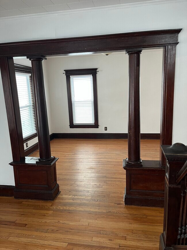 Foto del edificio - 351 Tennyson Ave