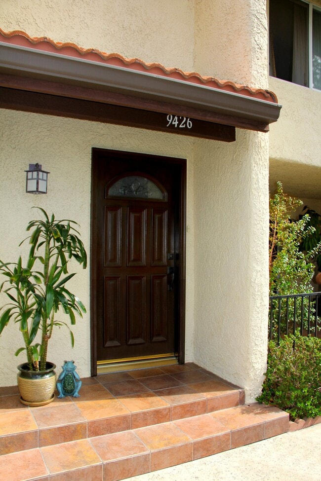 Building Photo - 9426 Via Patricia