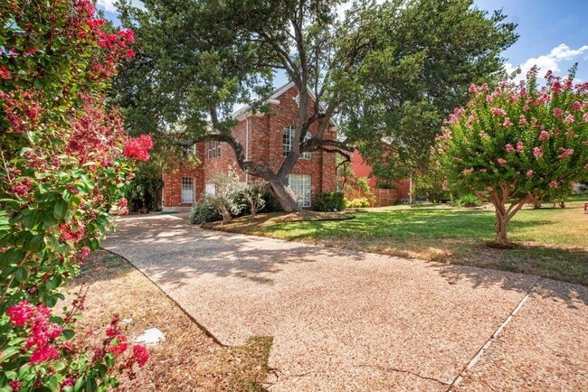 Foto del edificio - 5511 Courtyard Dr