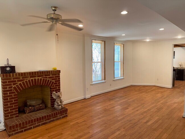 Foto del edificio - 917 Hamilton St NW