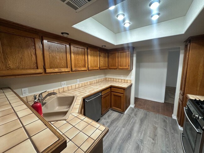Building Photo - Elegant 4-Bedroom, 3-Bath Home in Prime Cul-de-Sac Location