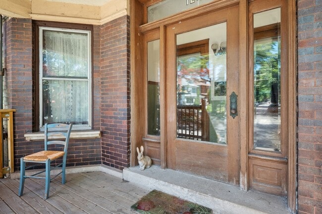 Building Photo - 1263 W Foster Ave