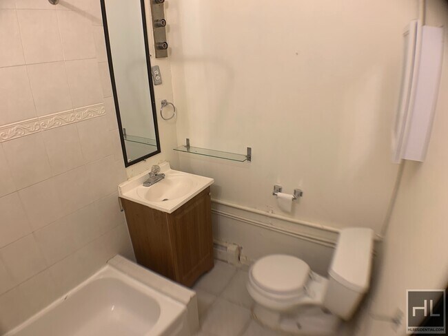 Building Photo - 24-08-24-23 23rd St