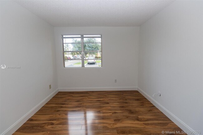 Building Photo - 1257 SW 46th Ave