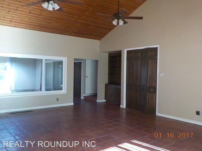 Building Photo - 11070 Bradley Ranch Rd