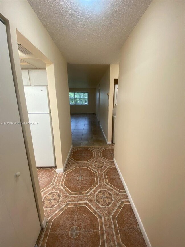 Building Photo - 6890 Royal Palm Blvd