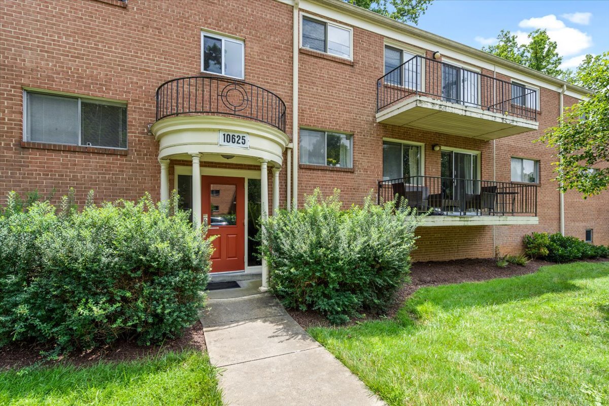 10625 Weymouth St Unit 202, Bethesda, MD 20814 Condo for Rent in Bethesda, MD