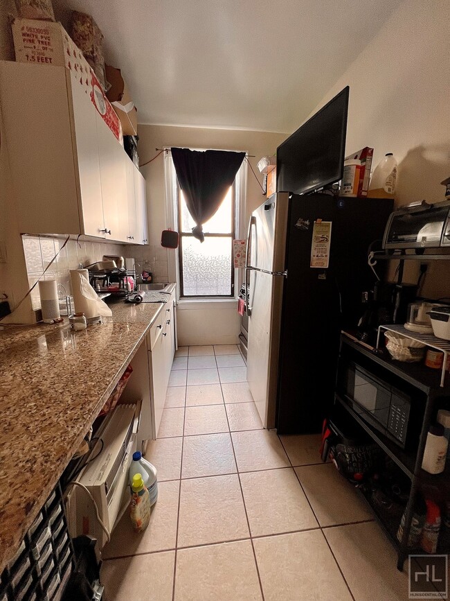 Building Photo - 30 AVENUE - 1BR - ASTORIA, QUEENS