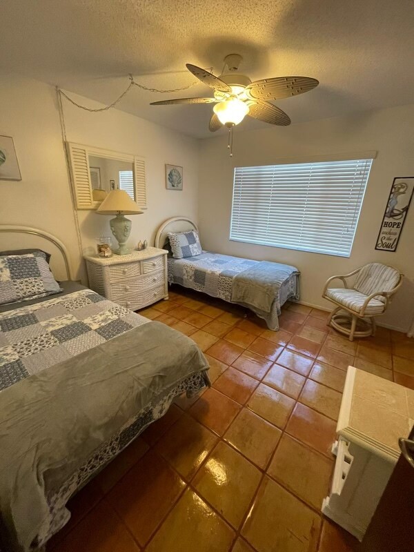 Foto del edificio - 1630 Stickney Point Rd