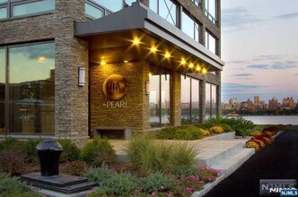 Building Photo - 9 Somerset Ln