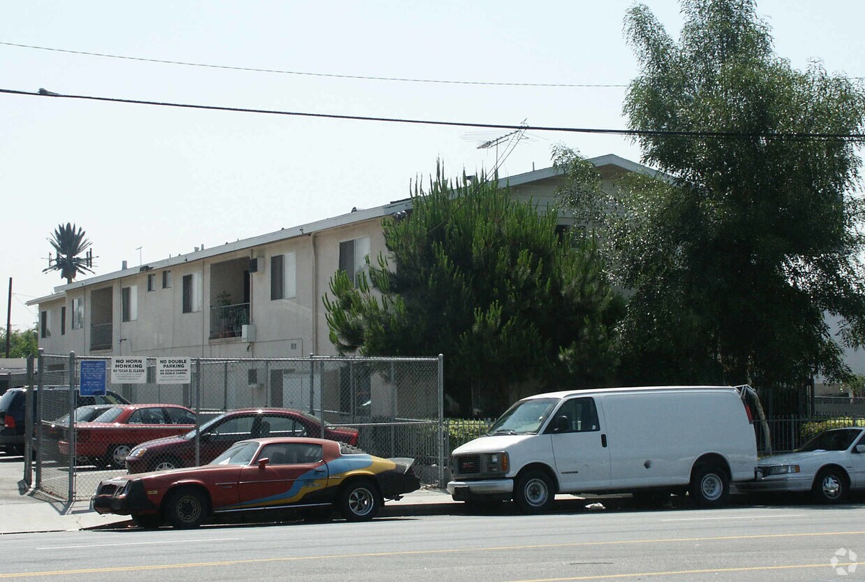 Foto del edificio - 6900 Coldwater Canyon Ave