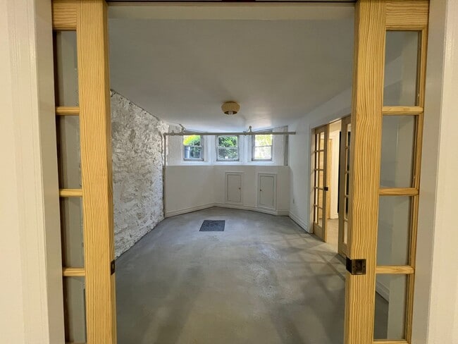 Building Photo - 6134 Linden St