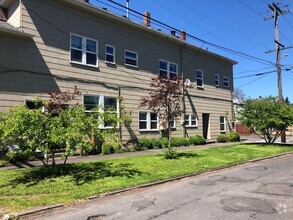 Building Photo - 7630 SE Woodstock Blvd