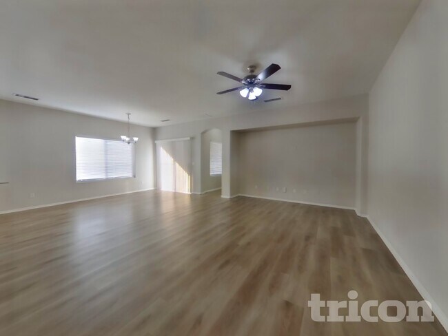 Foto del edificio - 16823 W Cottonwood St