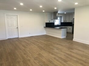 Building Photo - 306 Englewood Dr