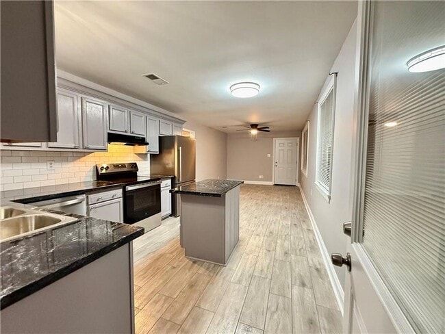 Foto del edificio - 1385 Cherokee Ave