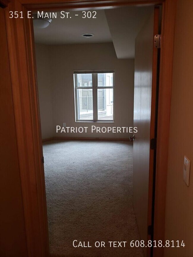 Foto del edificio - 351 E Main St