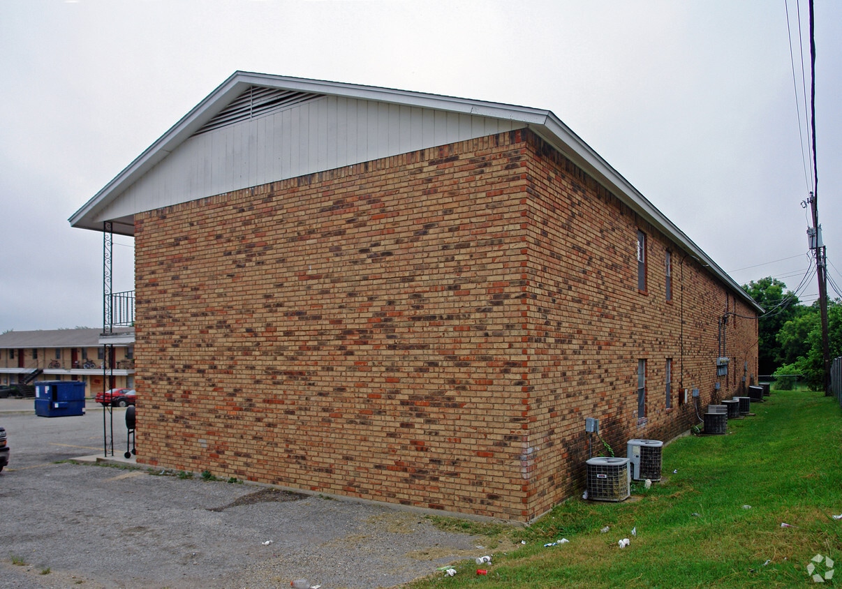 Building Photo - 1206 Urbantke Ct