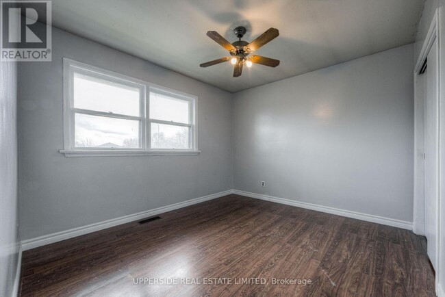 Building Photo - 7 Balmoral Dr