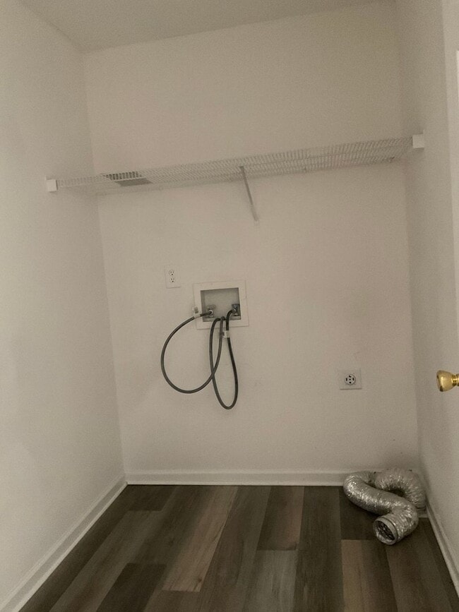 Building Photo - 1020 Rosewood Dr