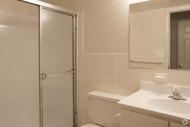 2BR, 2BA - 1100 SF - St. Charles at Olde Court Apartments