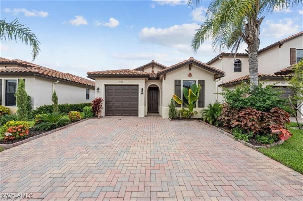 Foto principal - 5465 Cameron Dr