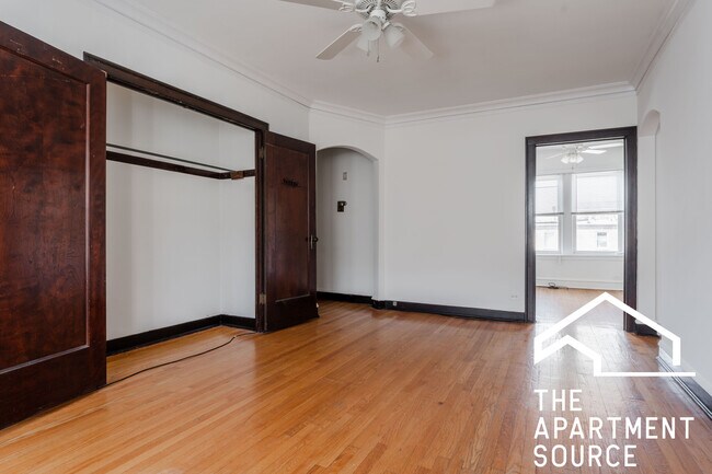 Foto del edificio - 2563 W Montrose Ave