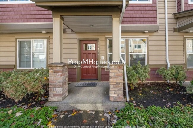 Building Photo - 2 Bedroom Townhome In-between Hillsboro & ...