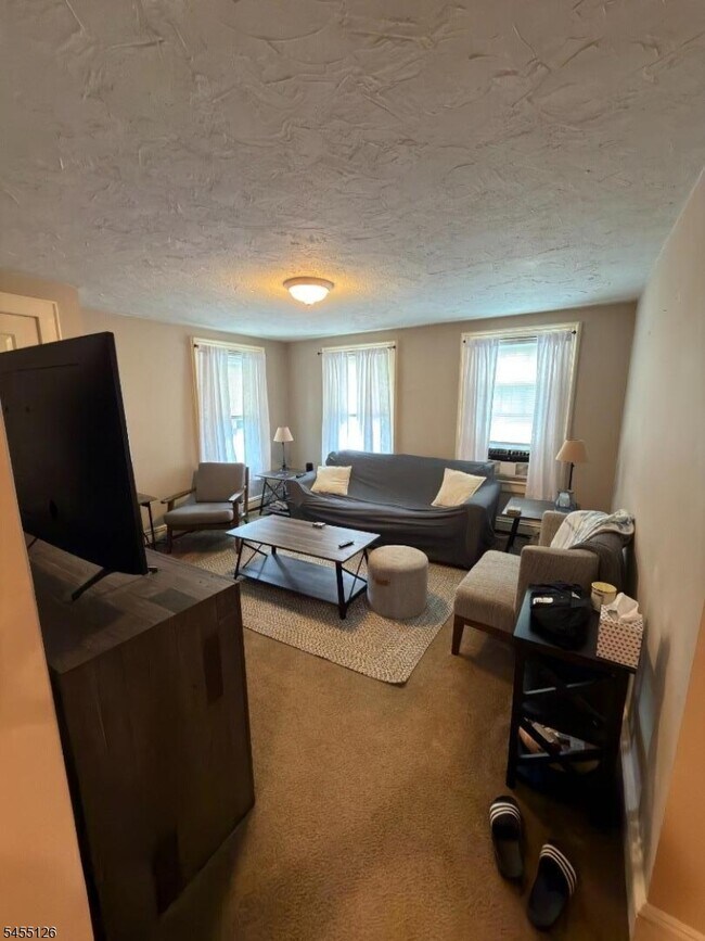 Foto del edificio - 224 Pompton Ave