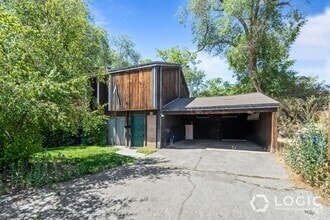 Building Photo - 1815 N Woodside Dr E