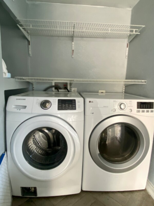 Building Photo - 4220 SW 99th Ave