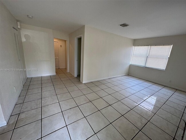 Foto del edificio - 717 NW 5th Ave