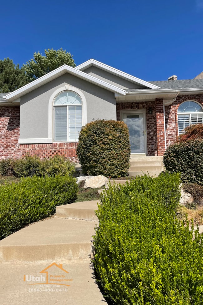 Building Photo - East Layton 6 Bdrm 3 Bth 2 car garage home.