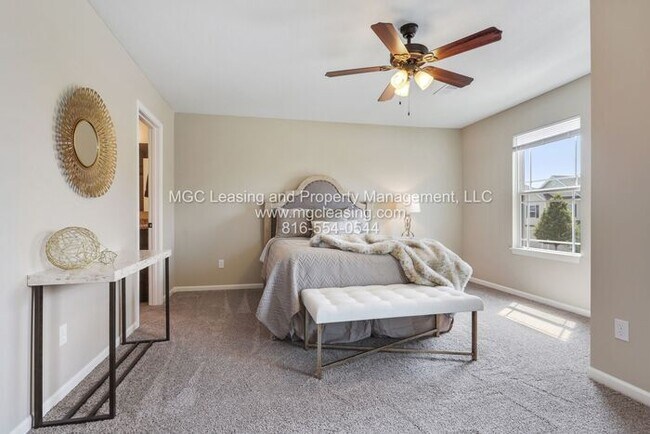 Foto del edificio - Elegant Finishes with Full Basement - North Kansas City!